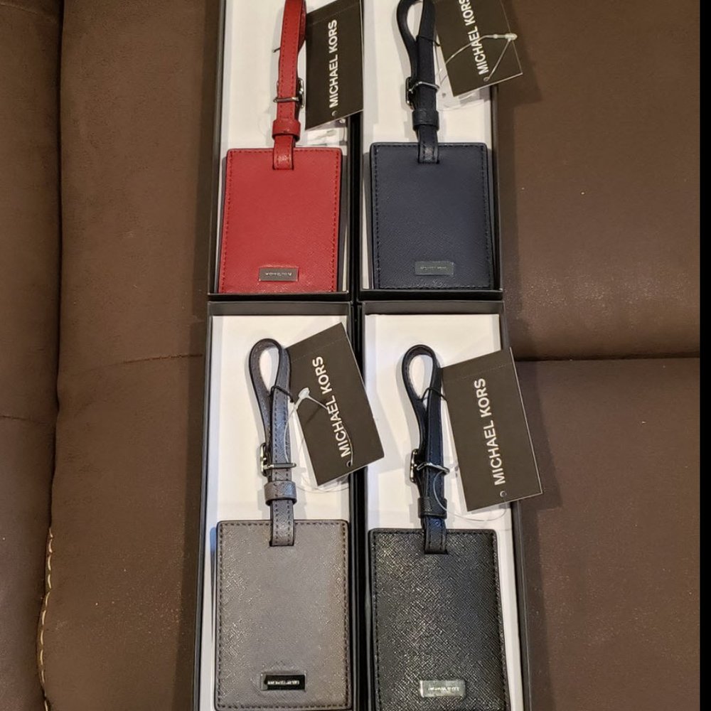 Michael kors Jet set luggage tag in Box gift pick 1